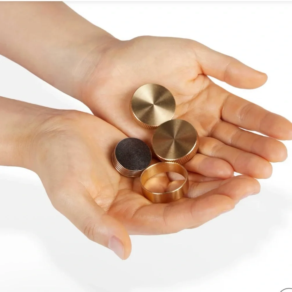 🆕- FAO Schwarz Dynamic Coins Magic Trick Set